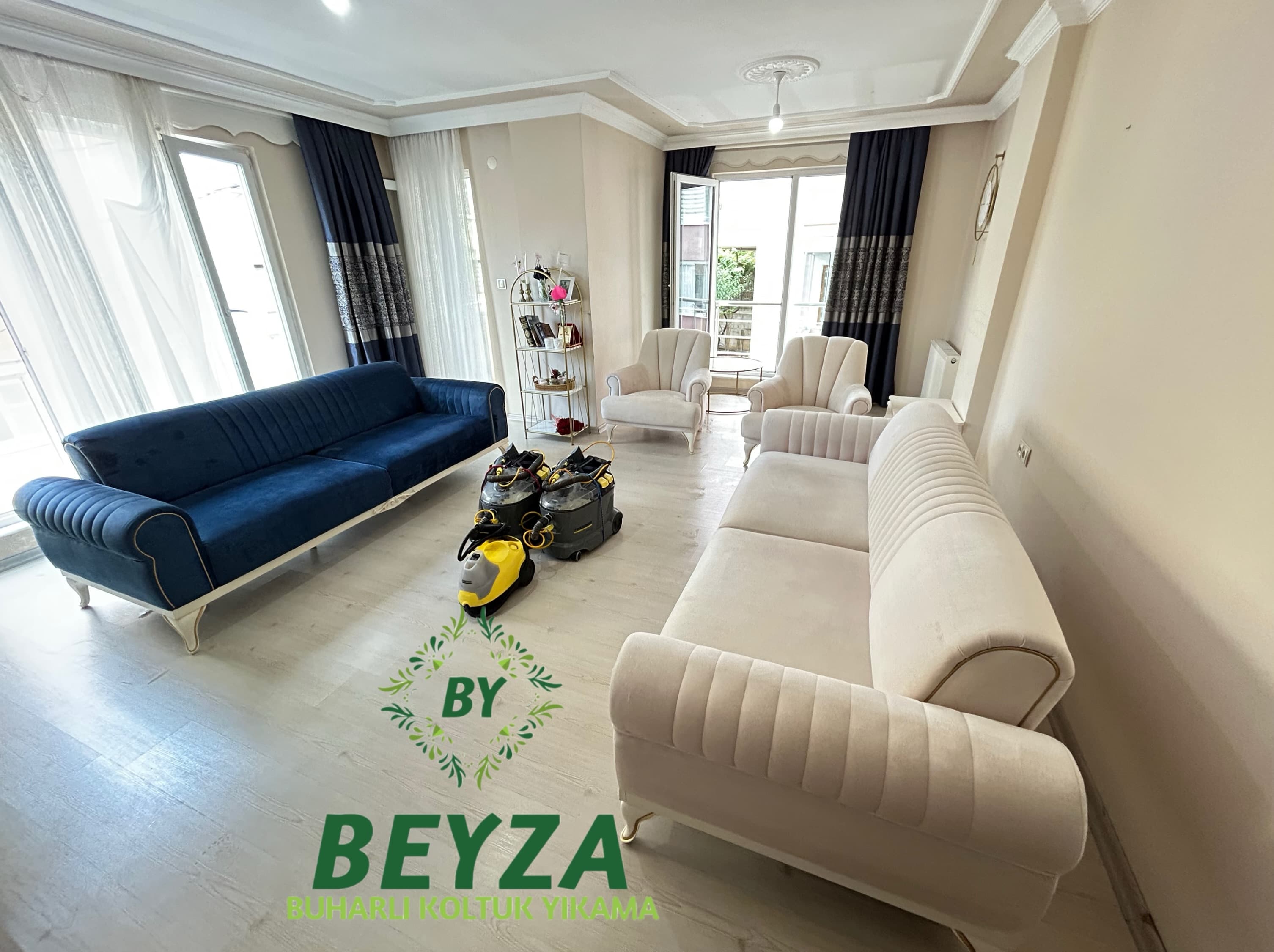 Temizlenmiş modern salon koltuğu