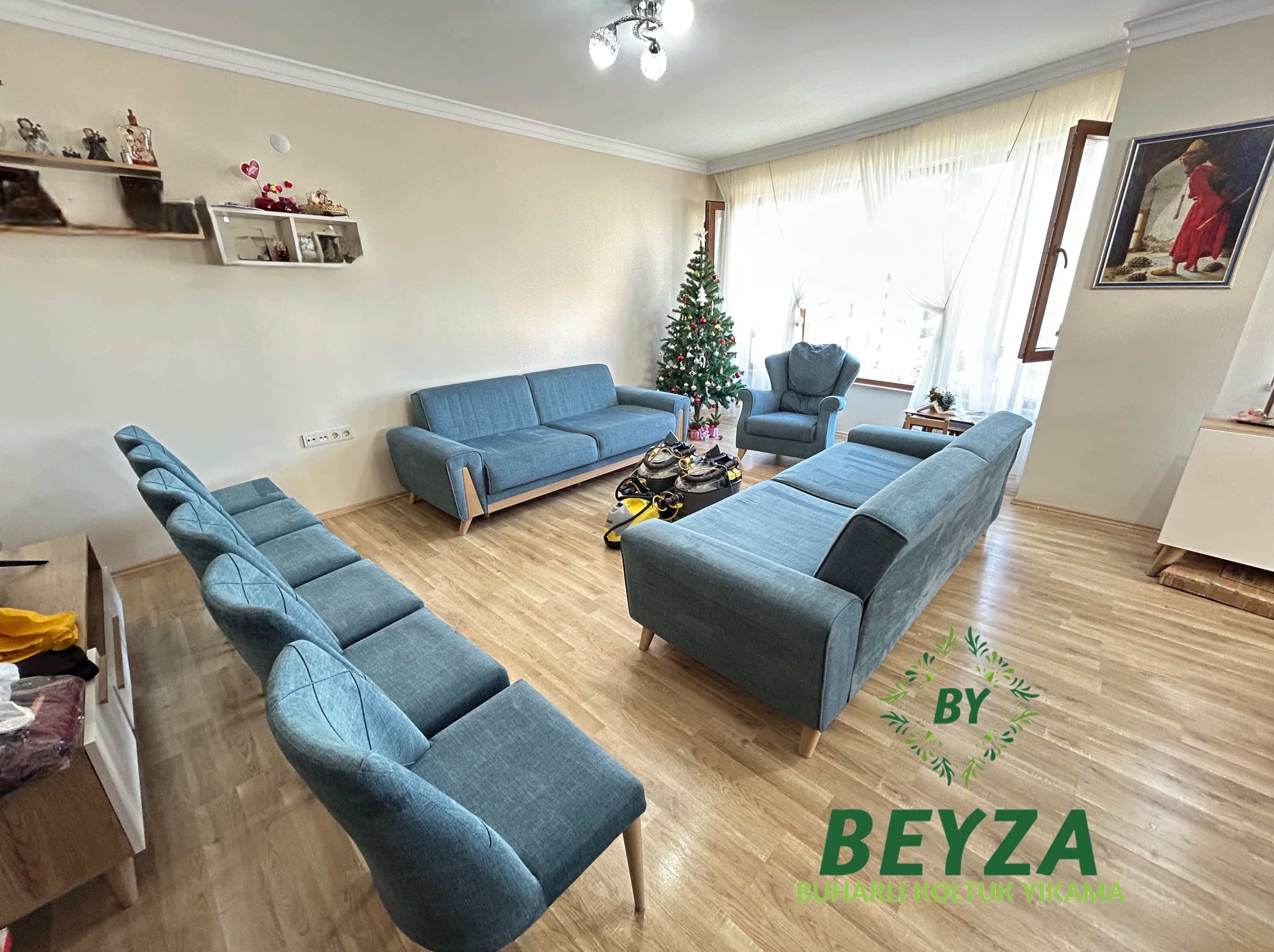 Buharla temizlenmiş salon koltuğu