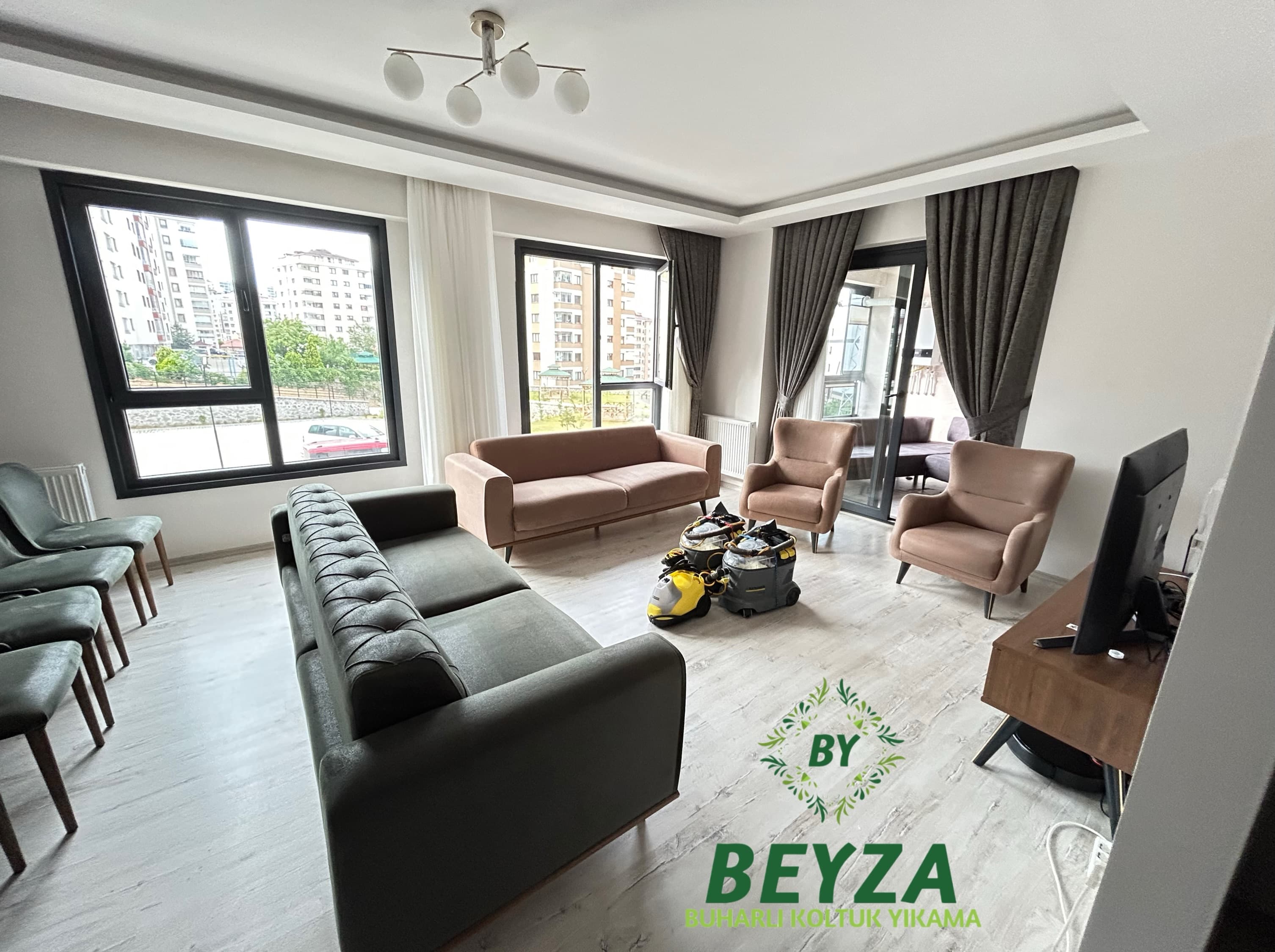 Koyu yeşil chesterfield ve somon berjer temizliği