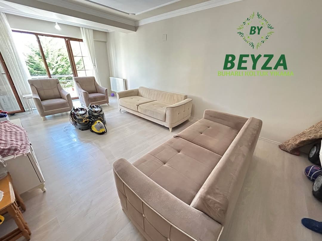 Temizlenmiş modern oturma grubu